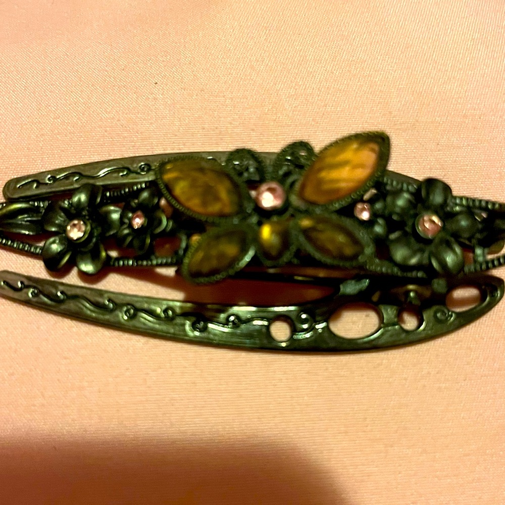 Vintage hair clip